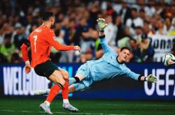 开云体育官方网站-包含欧国杯赛掀起足球狂潮，球迷热血沸腾的词条