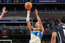 开云足球直播-包含步行者主场告捷国王，东部前七坚如磐石的词条