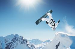 开云体育中国官网-克莱神兵天降，辽宁绝境险胜新疆，卫冕冠军的韧性之战