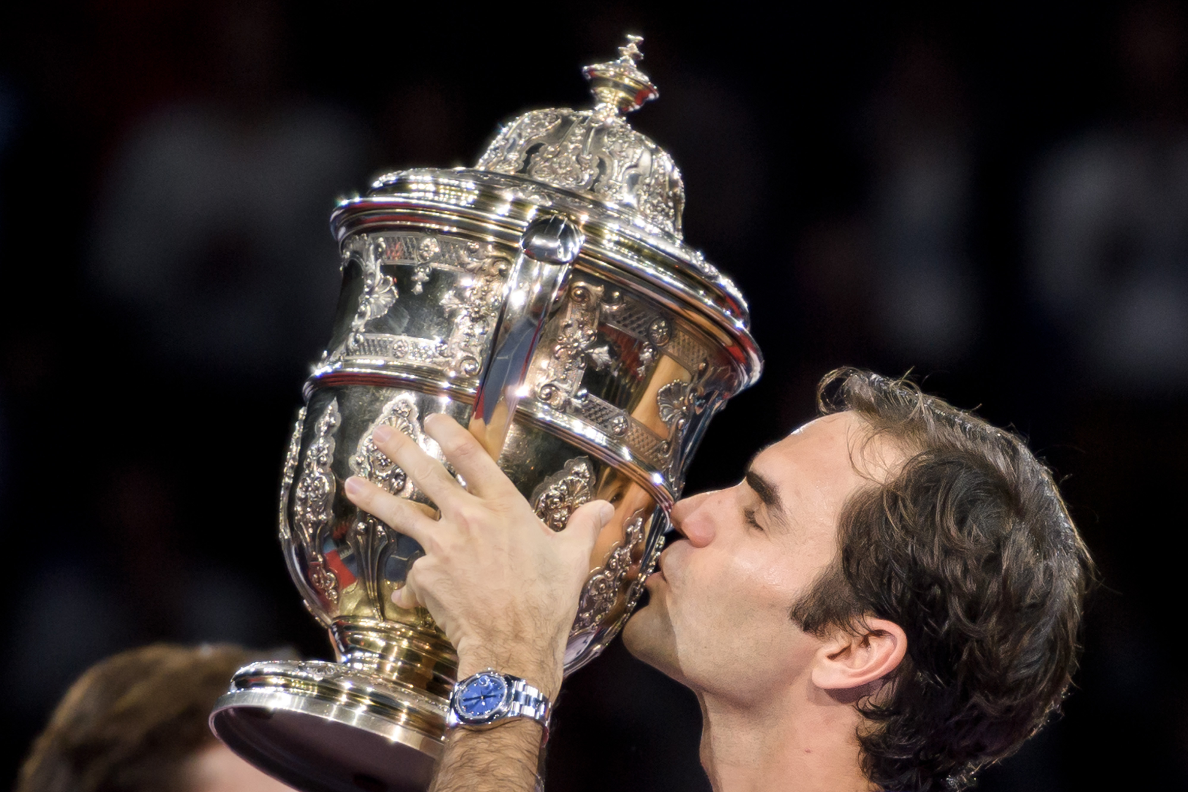 关于西班牙网球队险胜意大利网球队，费德勒关键制胜的信息