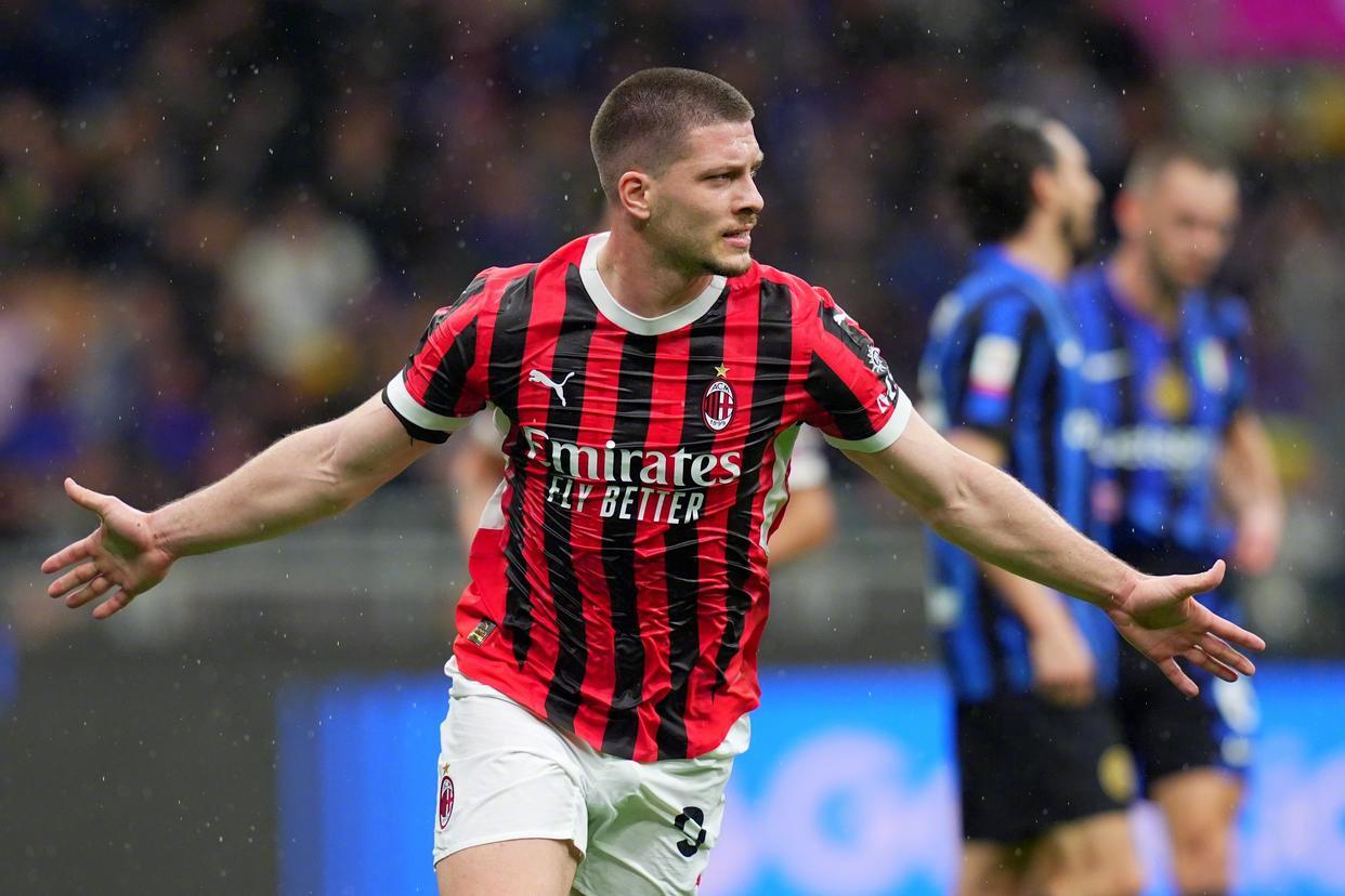 关于AC米兰中场续约成功,球队中坚留守的信息 关于AC米兰中场续约成功,球队中坚留守的信息