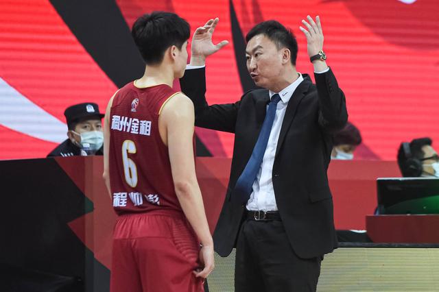 甘冈队在比赛中交出一场平局