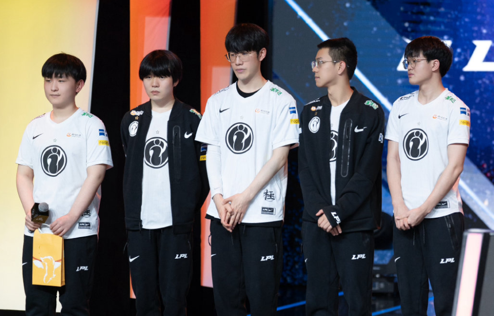 IG爆冷TeamWE，Knight完成帽子戏法