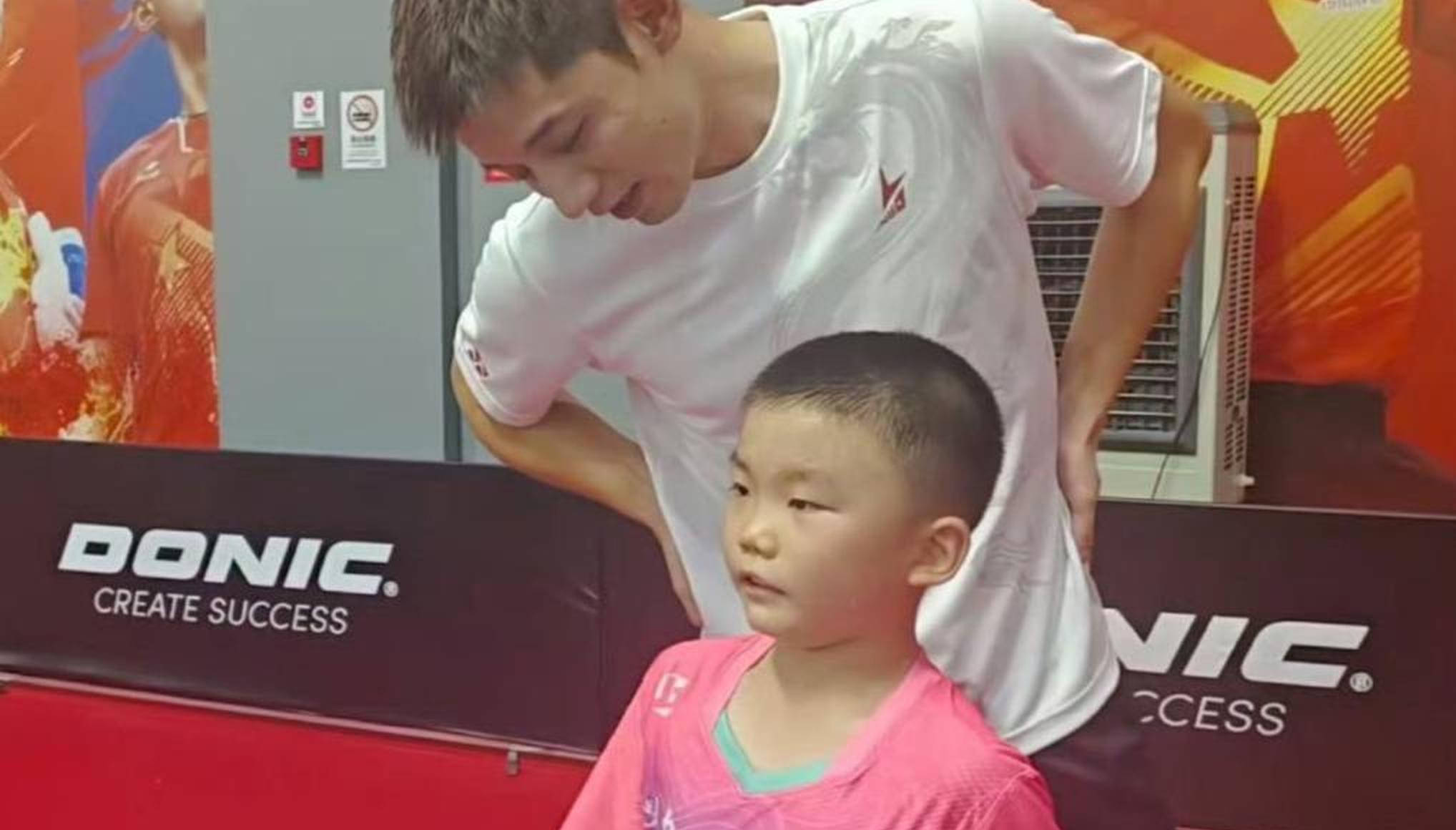 关于英国乒乓球队绝地反击法国乒乓球队，张继科制霸全场的信息