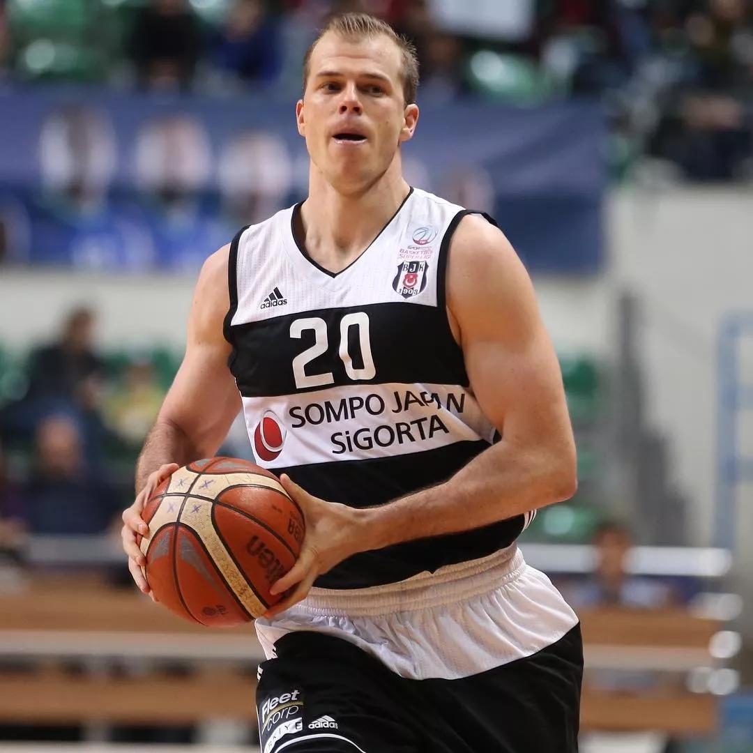 塞尔维亚男篮绝杀加拿大男篮，利拉德打破历史纪录的简单介绍