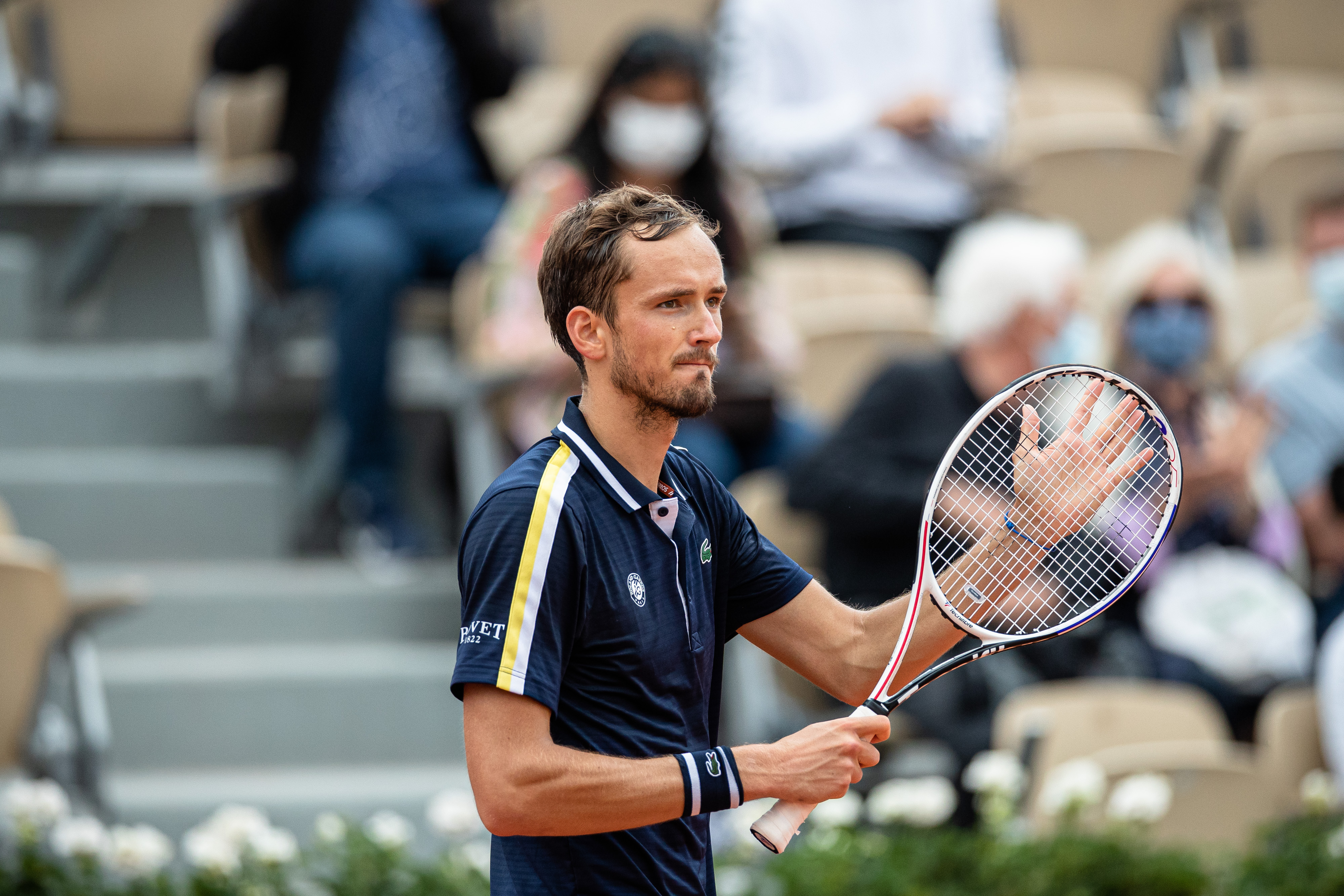 包含西班牙网球队横扫法国网球队，梅德韦杰夫惊艳世界的词条