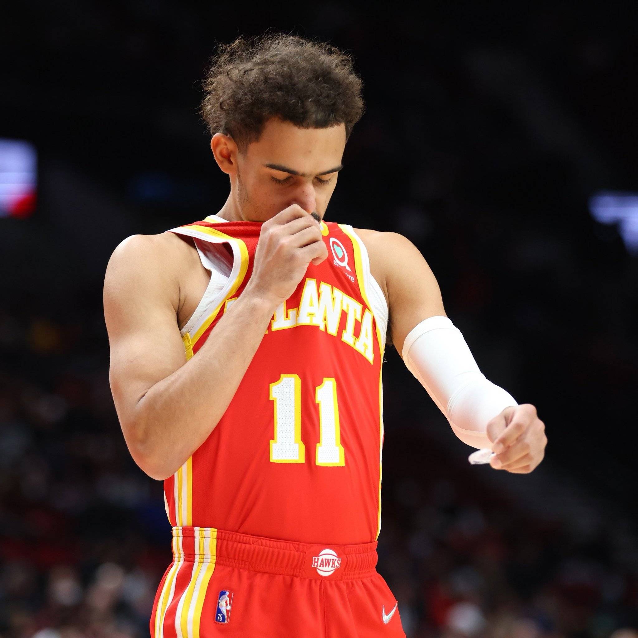 包含奇才轻取湖人B队，特雷杨完成帽子戏法的词条