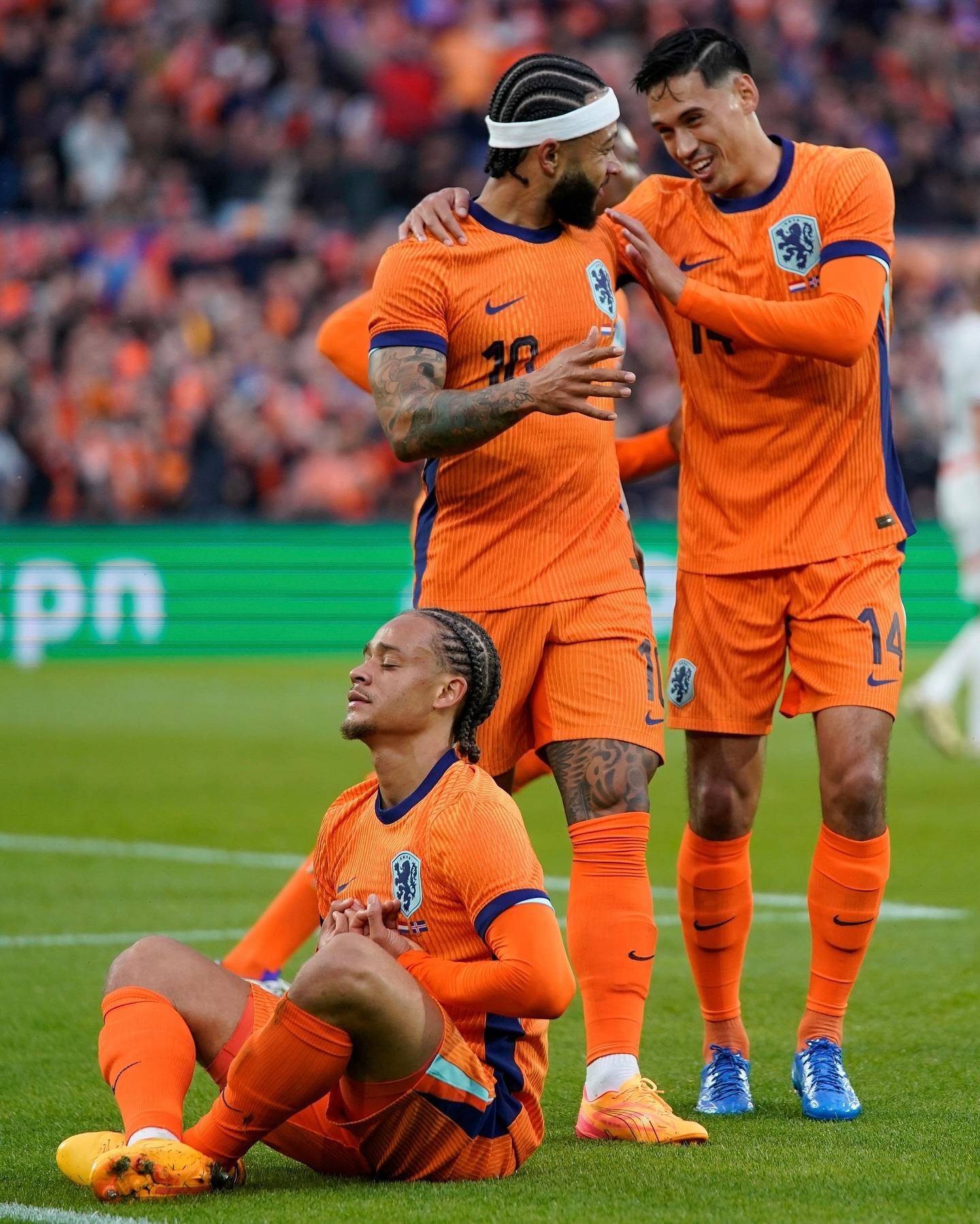 包含欧洲国家队调整战术，备战区域比赛的词条