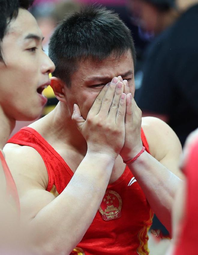 英国体操队表现抢眼，摘下金牌