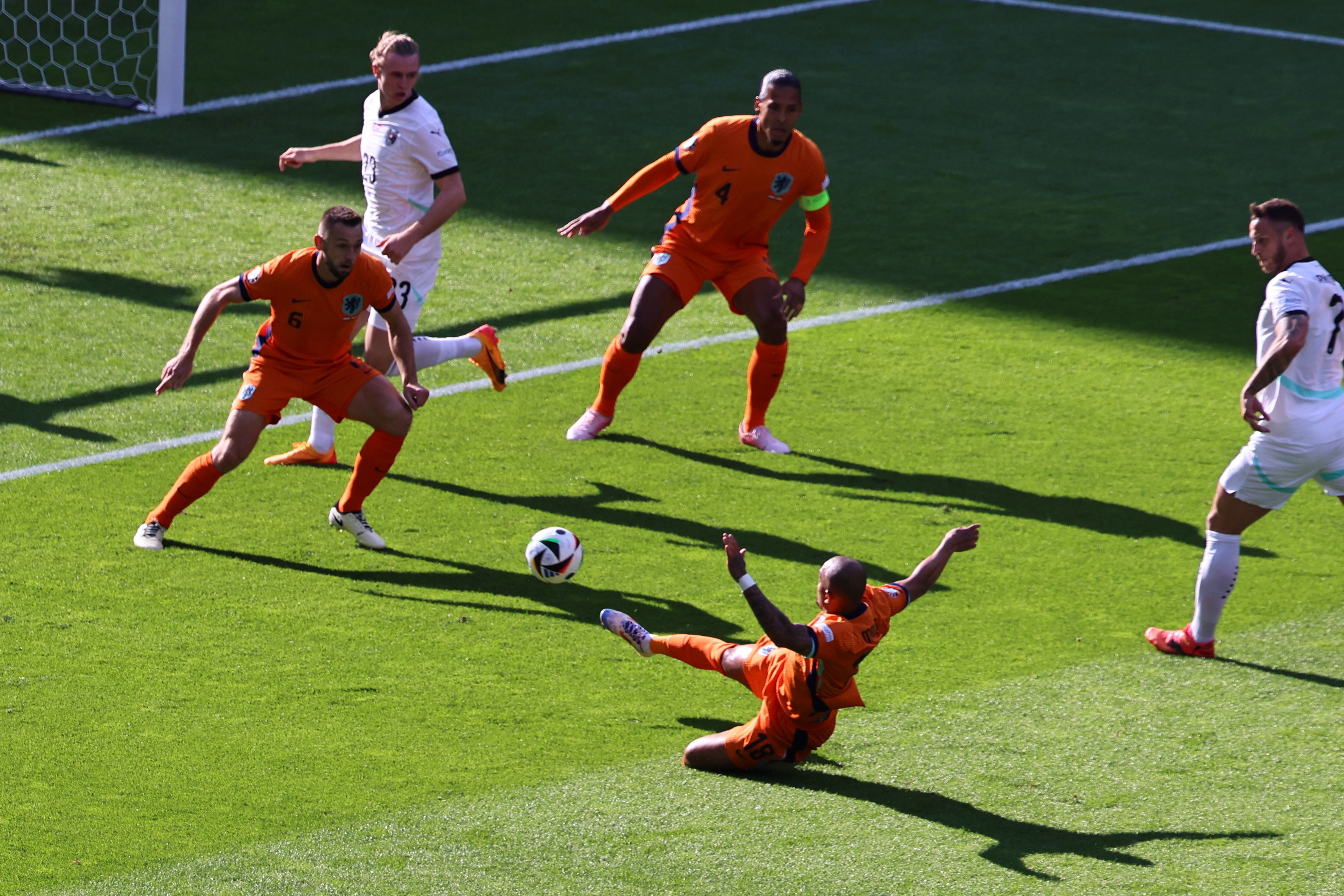 包含惊艳赛场，欧洲尖端体育竞技风华绝代的词条