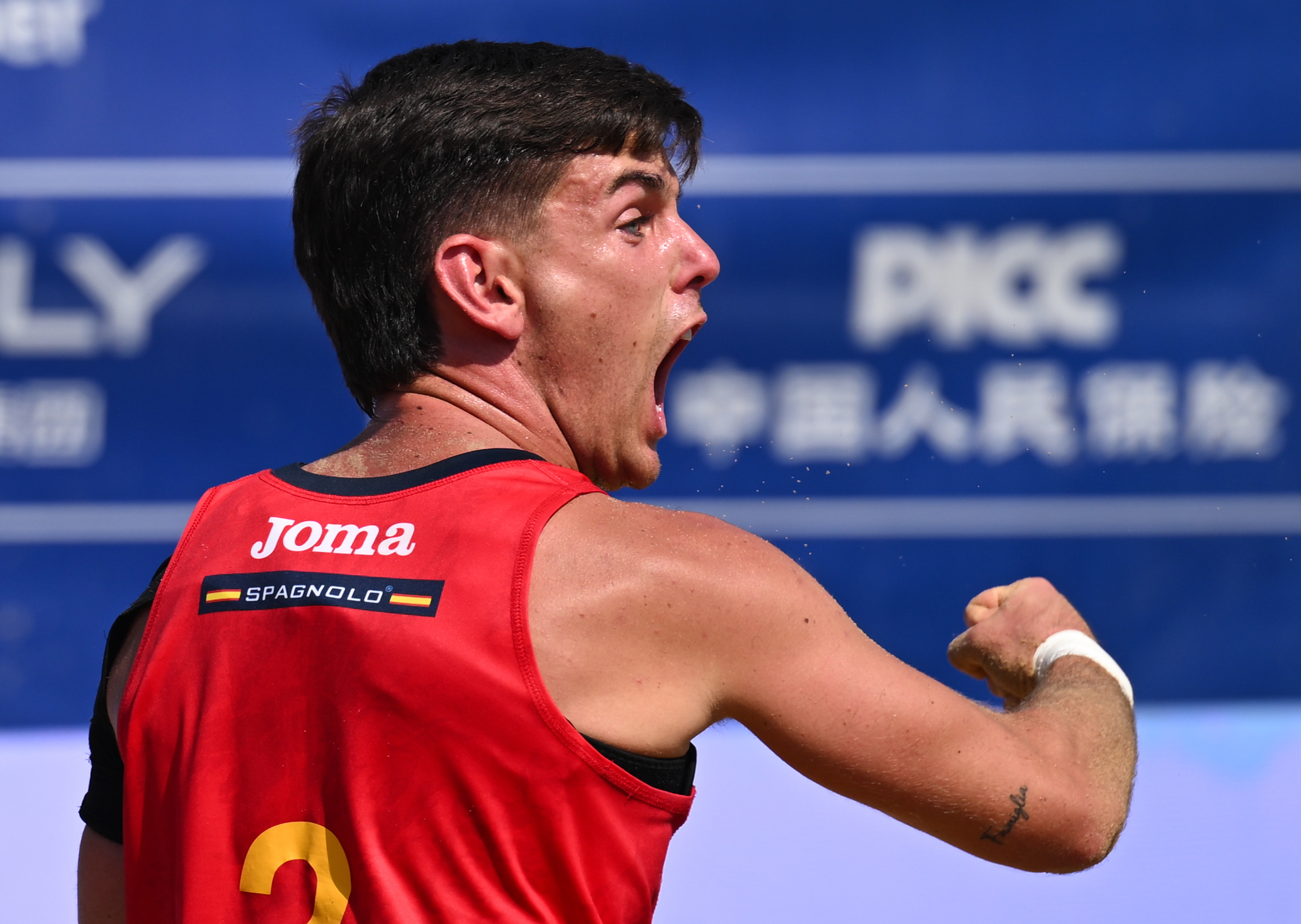 拳击比赛：巴西选手成功晋级半决赛