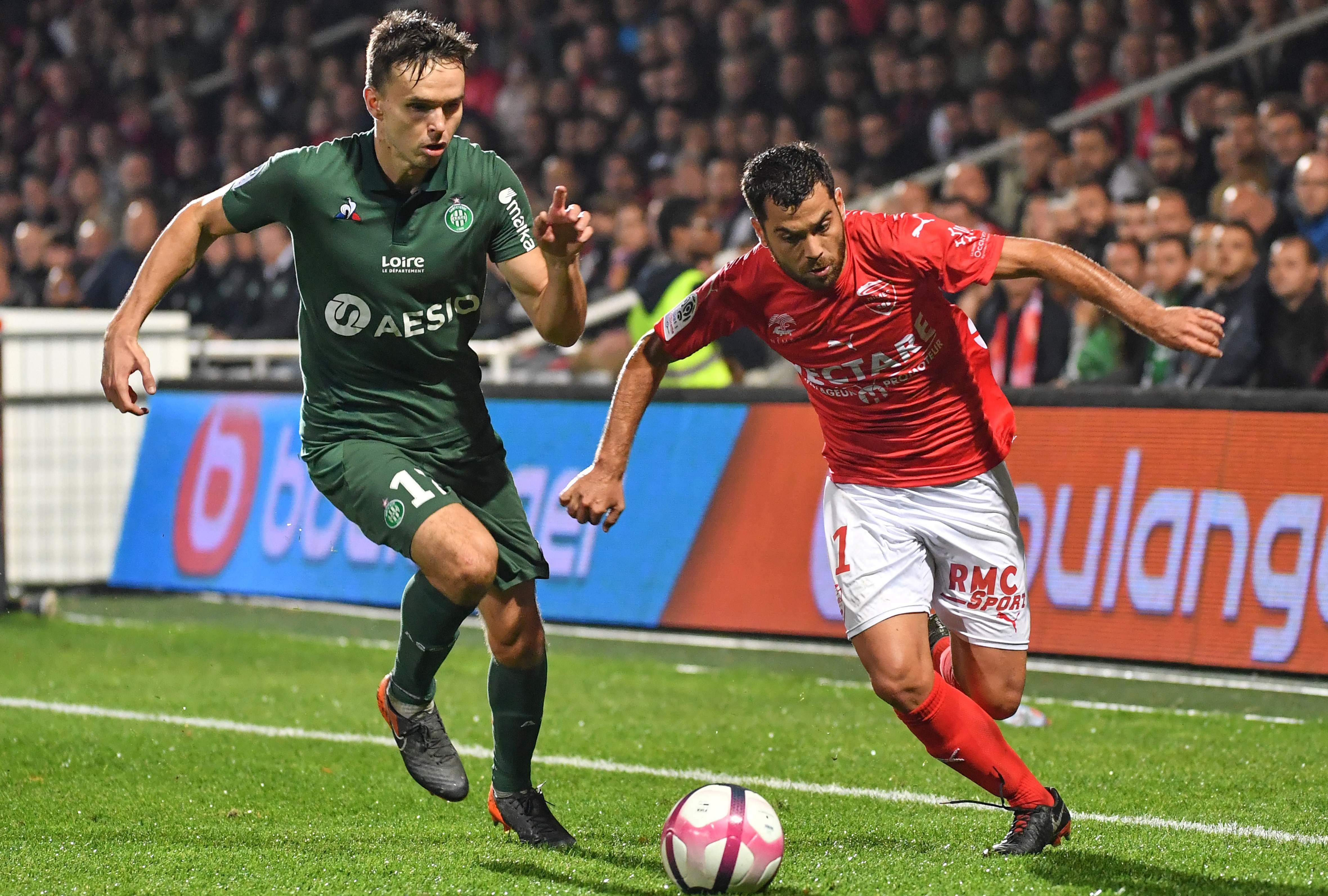 包含圣埃蒂安队长率队踢出好比赛的词条