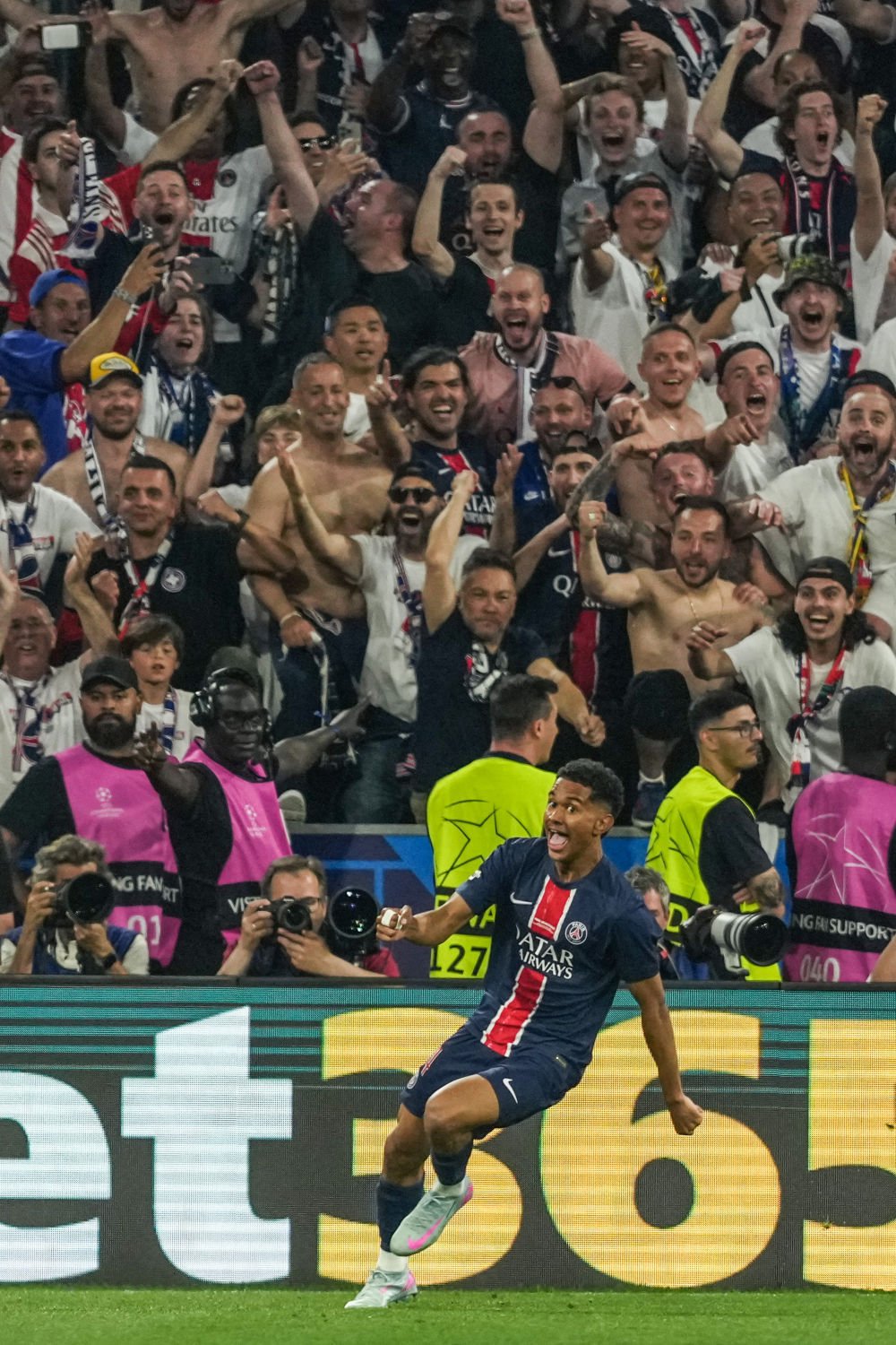 关于巴黎圣日耳曼队欧冠表现持续亮眼，跻身前八强的信息