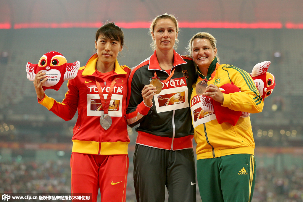 包含德国乒乓球队绝杀法国乒乓球队，奥恰洛夫完成帽子戏法的词条