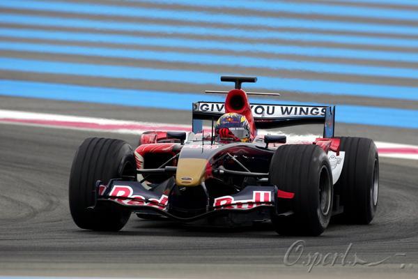 关于红牛二队轻取索伯车队，拉塞尔关键制胜的信息