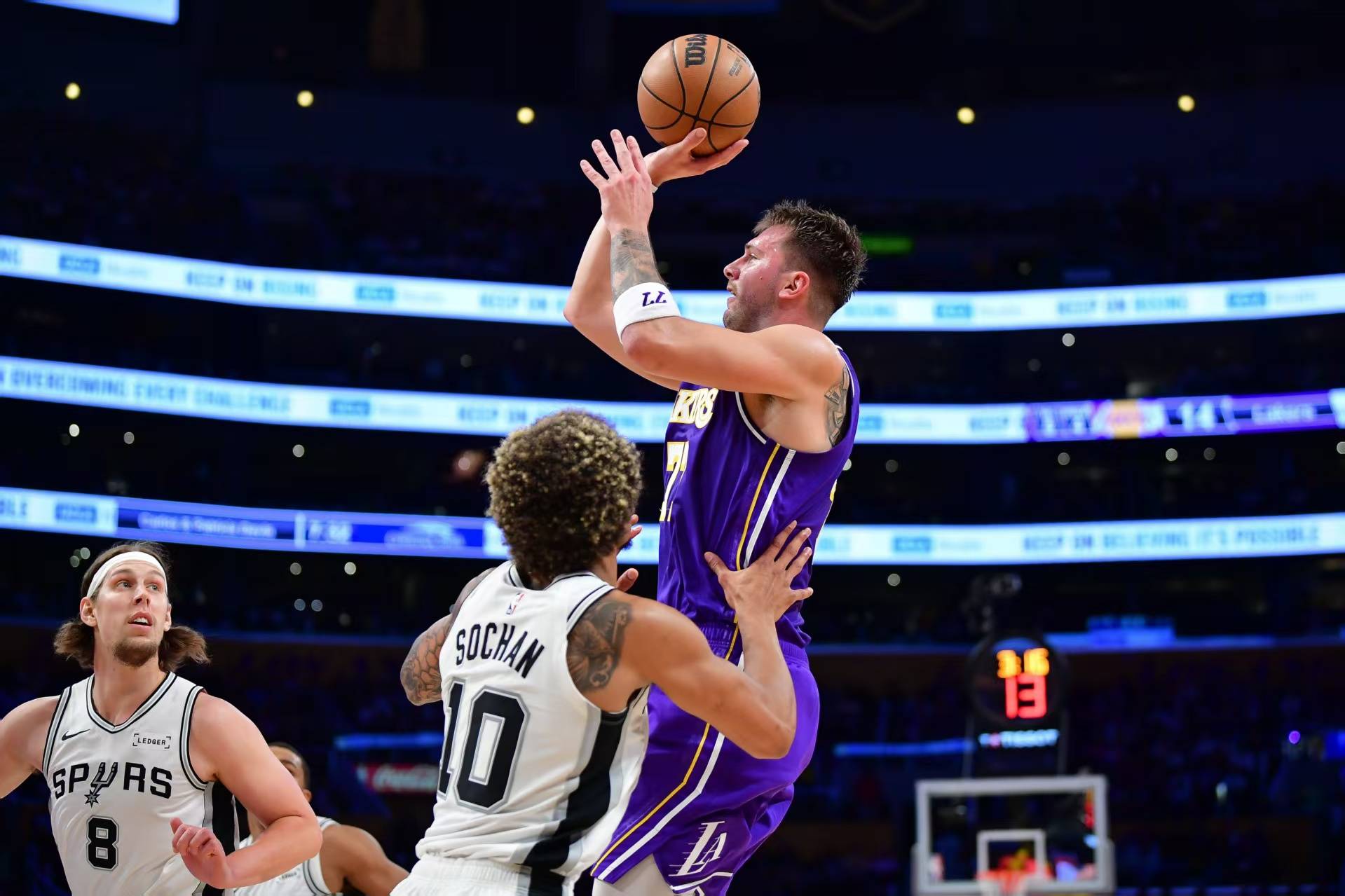 深圳队碾压马刺，东契奇关键制胜的简单介绍