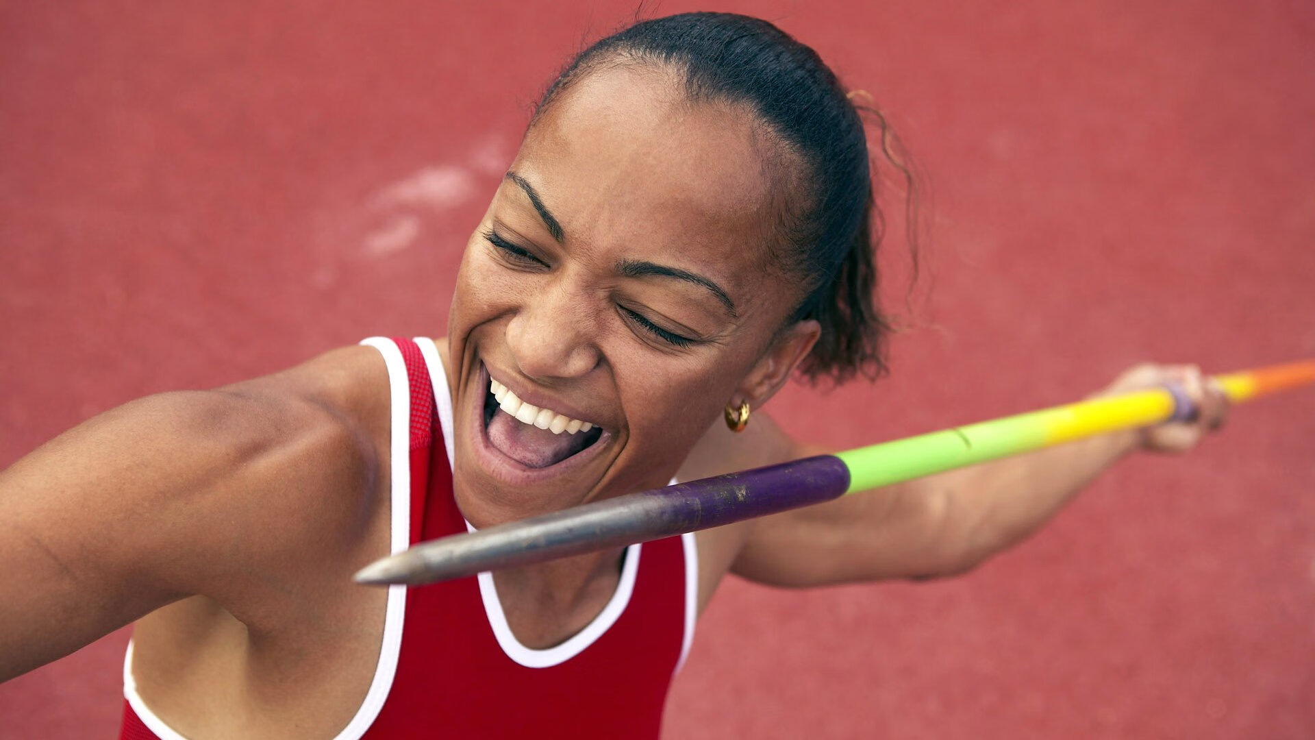 引擎咆哮与绿茵传奇，当F1街道赛之夜遇见本泽马的焦点时刻